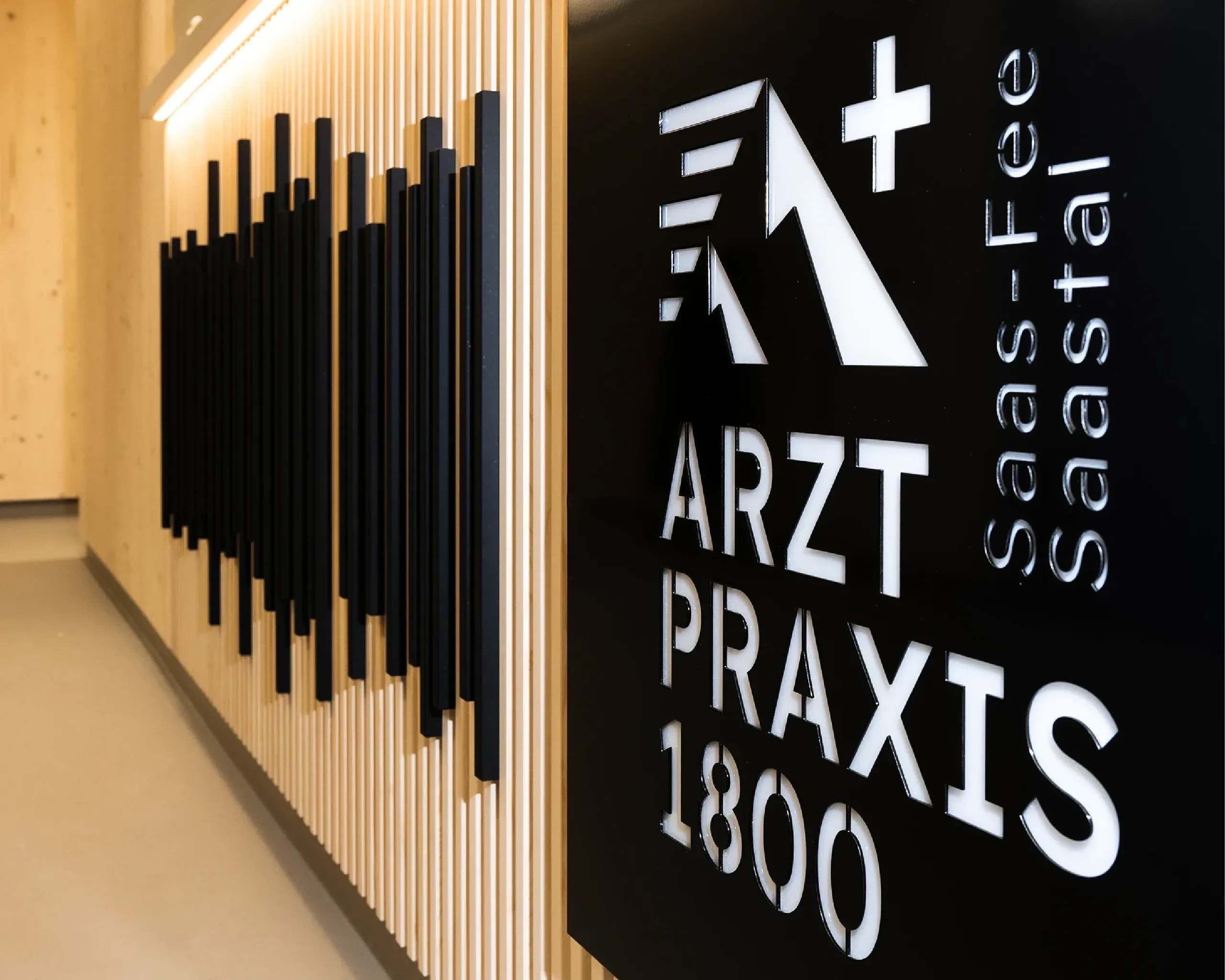 Bild aus dem Projekt «Arztpraxis 1800 Saas-Fee – Branding & Website» für Arztpraxis Saas 1800