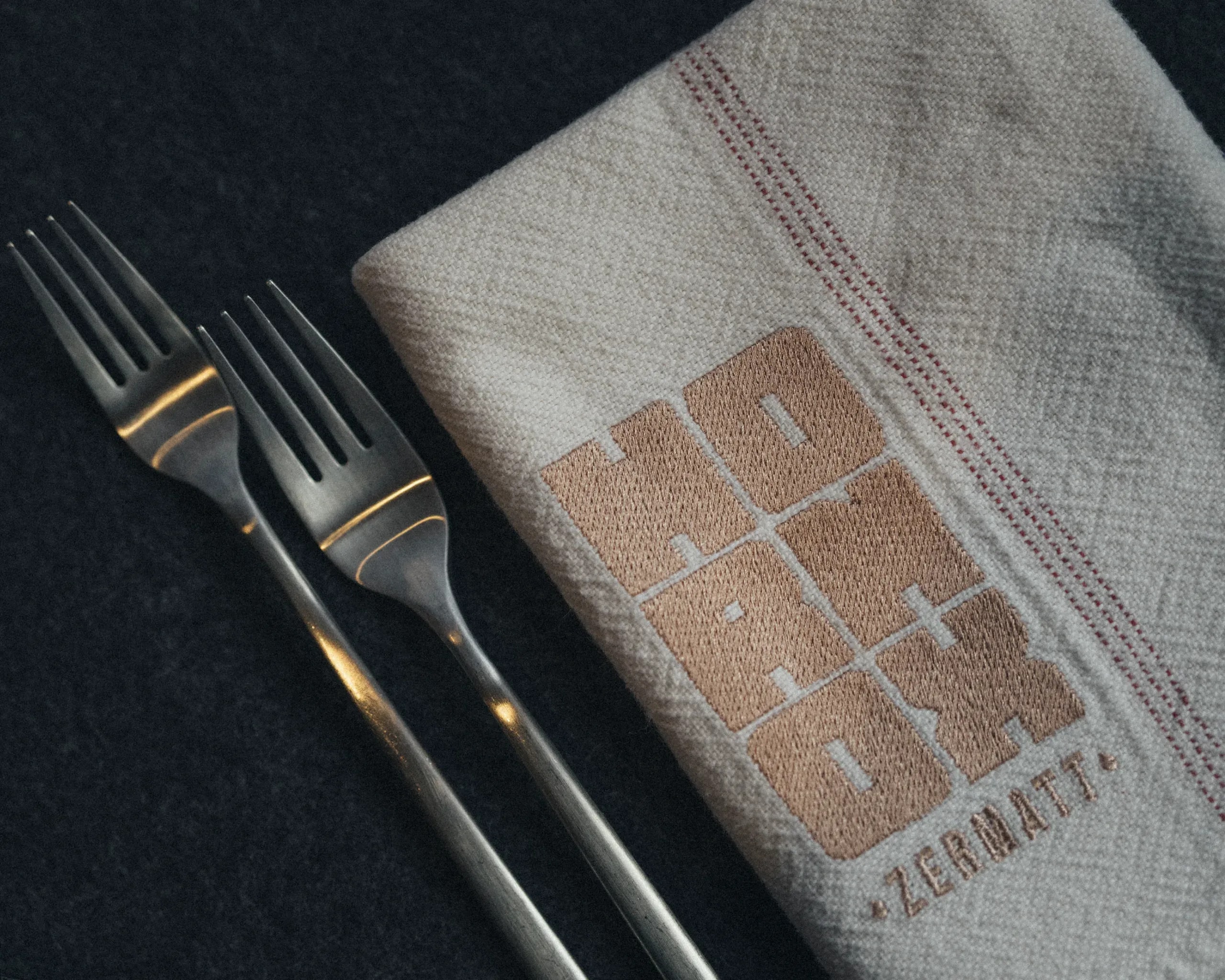 Bild aus dem Projekt «Restaurant HORNOX Zermatt – Marke, Naming, Website & Kampagnen» für Hornox